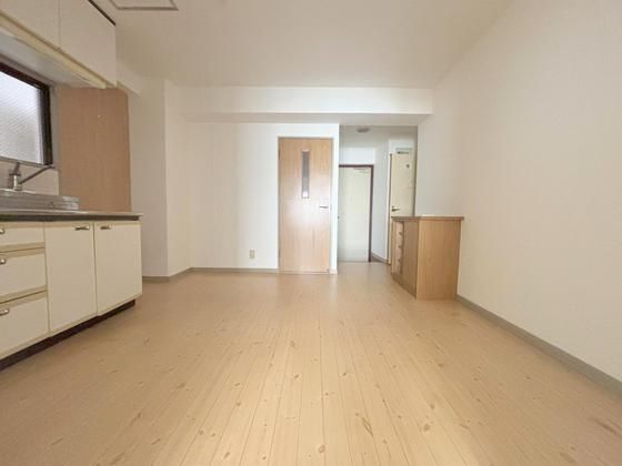 �y�����E���r���O�z�@