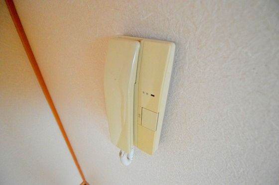 �y�Z�L�����e�B�z�@