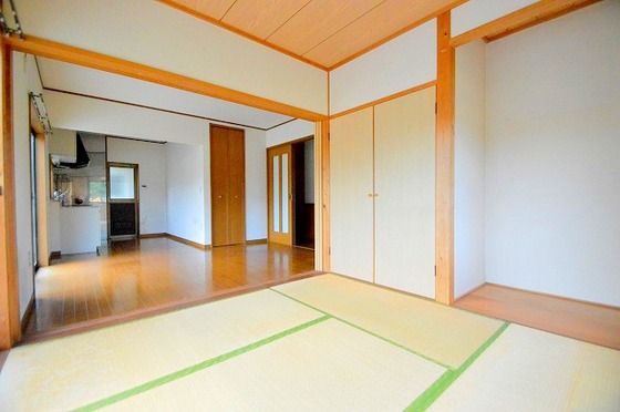 �y�����E���r���O�z�@