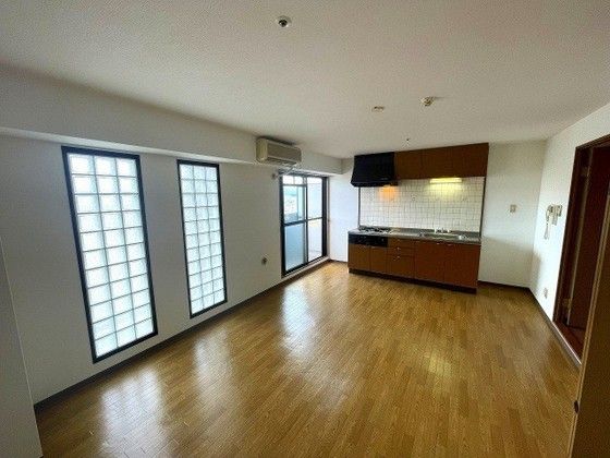 �y�����E���r���O�z�@