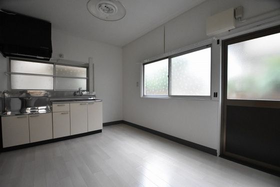 �y�����E���r���O�z�@