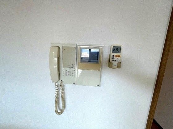 �y�Z�L�����e�B�z�@