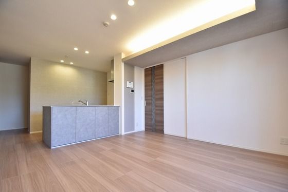 �y�����E���r���O�z�@