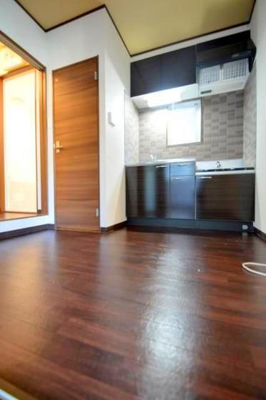 �y�����E���r���O�z�@