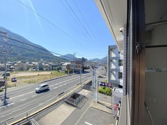 �y���]�z�@