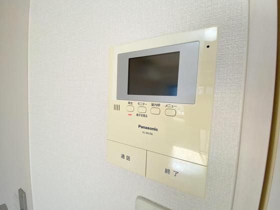 �y�Z�L�����e�B�z�@