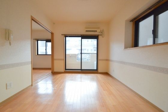 �y�����E���r���O�z�@