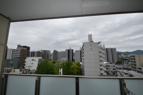 �y���]�z�@