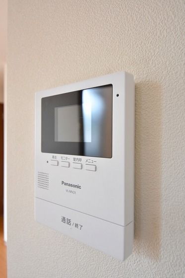 �y�Z�L�����e�B�z�@