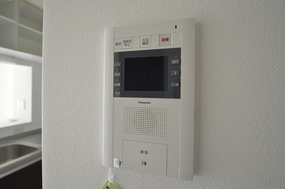 �y�Z�L�����e�B�z�@