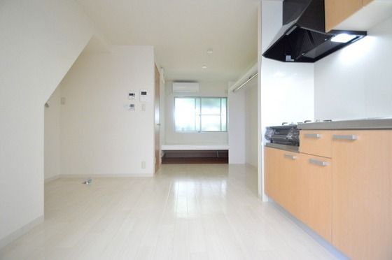 �y�����E���r���O�z�@