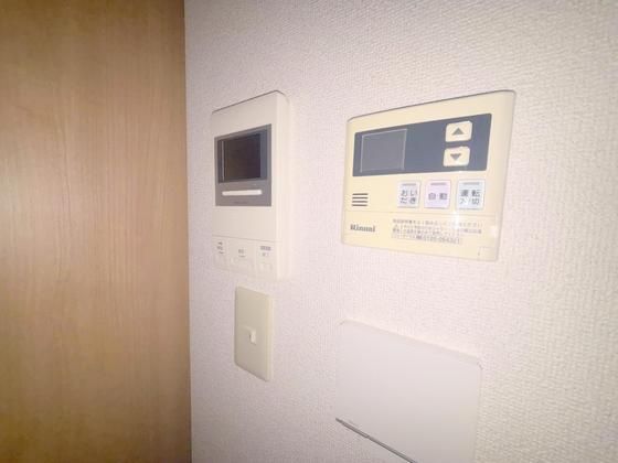 �y�Z�L�����e�B�z�@���j�^�[�t���C���^�[�z��