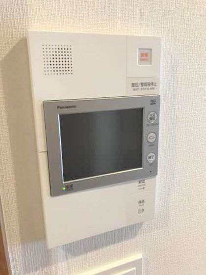 �y�Z�L�����e�B�z�@