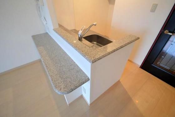 �y�Z�L�����e�B�z�@