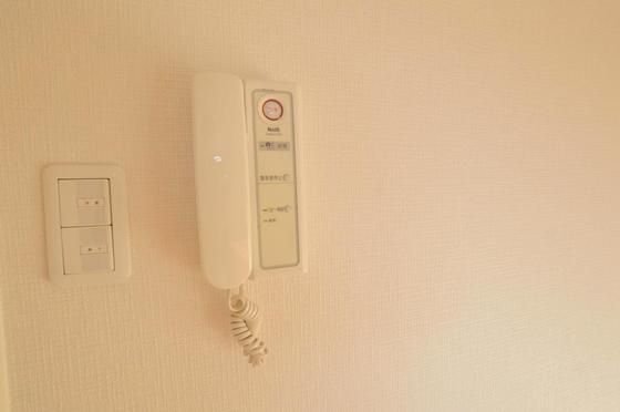 �y�Z�L�����e�B�z�@