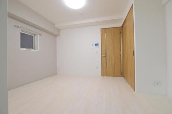 �y�����E���r���O�z�@