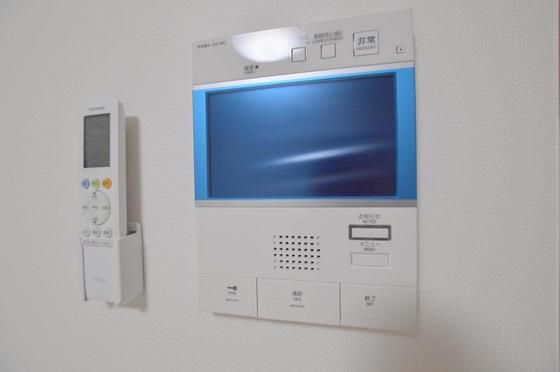 �y�Z�L�����e�B�z�@