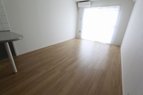 �y�����E���r���O�z�@�m��10���̍L�X���