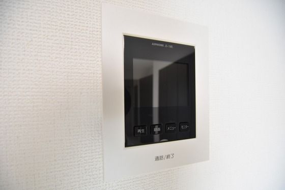 �y�Z�L�����e�B�z�@