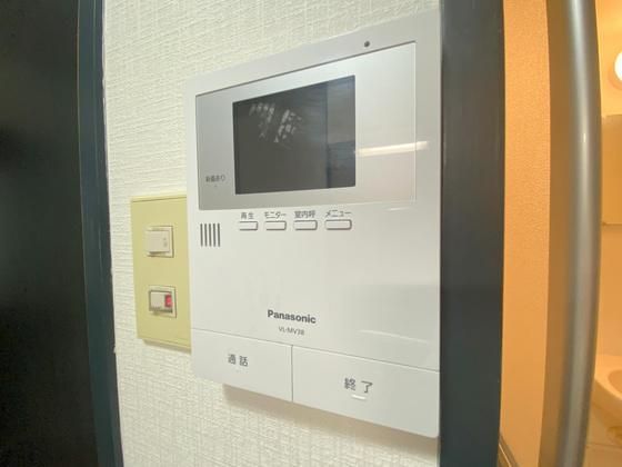 �y�Z�L�����e�B�z�@