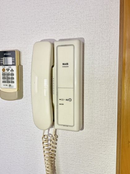 �y�Z�L�����e�B�z�@