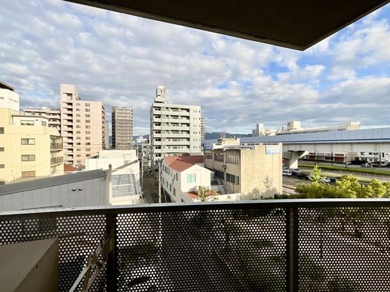 �y���]�z�@