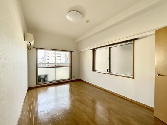 �y�����E���r���O�z�@