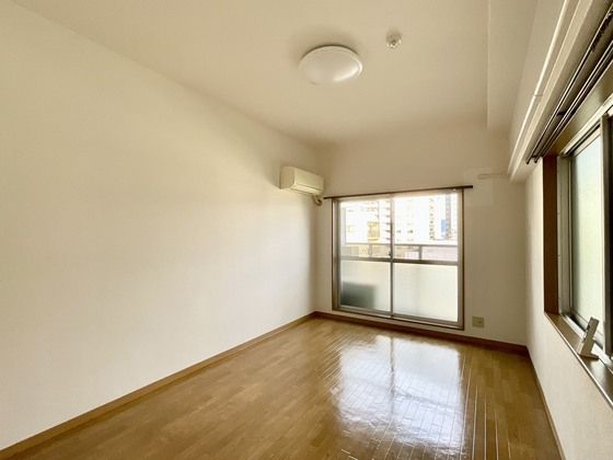 �y�����E���r���O�z�@