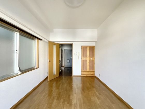 �y�����E���r���O�z�@