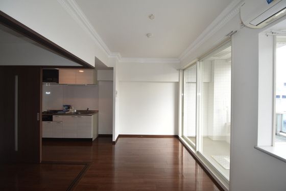 �y�����E���r���O�z�@