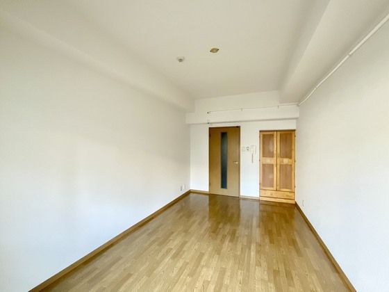 �y�����E���r���O�z�@