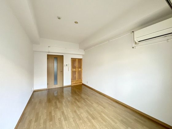 �y�����E���r���O�z�@