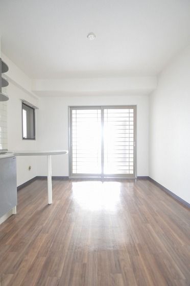 �y�����E���r���O�z�@