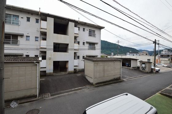 �y���]�z�@