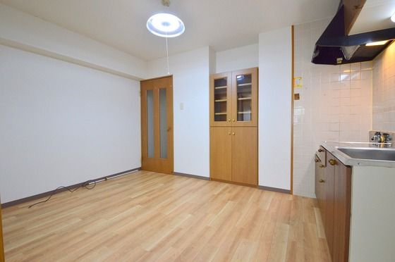 �y�����E���r���O�z�@