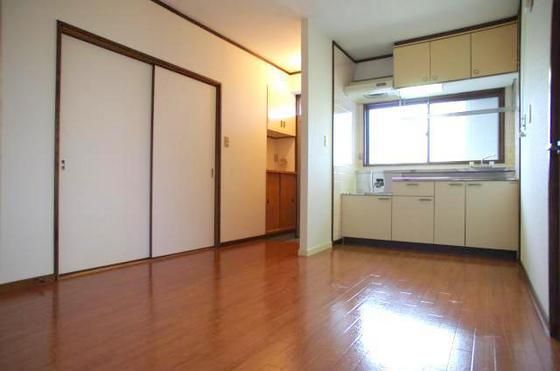 �y�����E���r���O�z�@