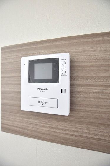 �y�Z�L�����e�B�z�@