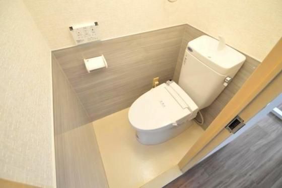 �y�g�C���z�@�p�l���C�͔Z���u���E���ł��B