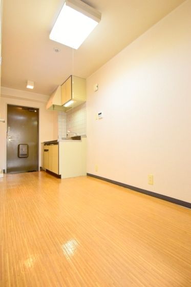 �y�����E���r���O�z�@