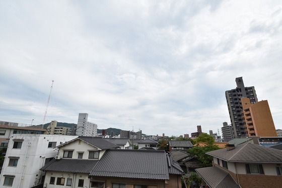 �y���]�z�@