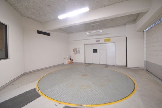 ���̒��ԏ�