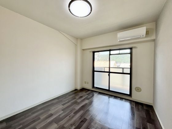 �y�����E���r���O�z�@