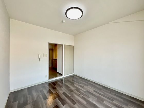 �y�����E���r���O�z�@