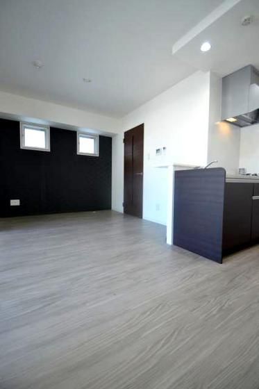 �y�����E���r���O�z�@