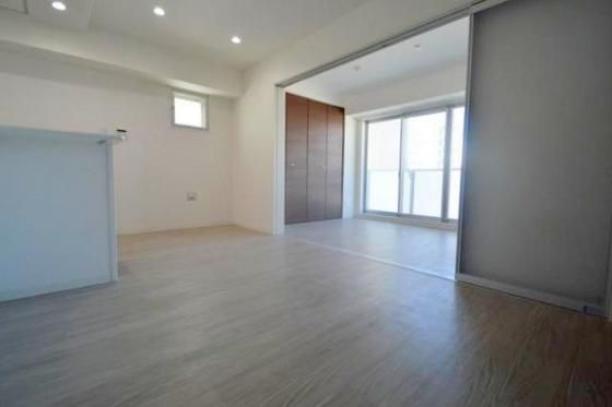 �y�����E���r���O�z�@