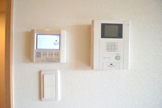 �y�Z�L�����e�B�z�@