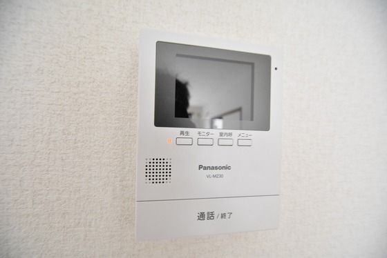 �y�Z�L�����e�B�z�@