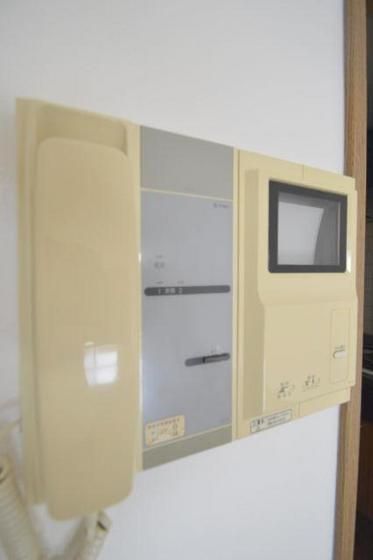 �y�Z�L�����e�B�z�@