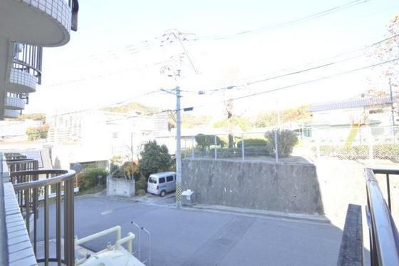 �y���]�z�@