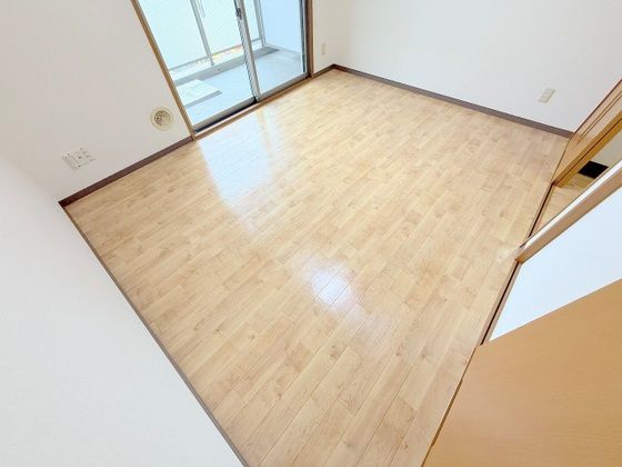 �y�����E���r���O�z�@